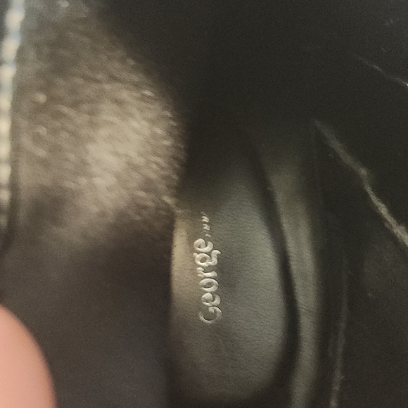 ๐10 For $20 Suede feel ankle booties - Picture 3 of 6